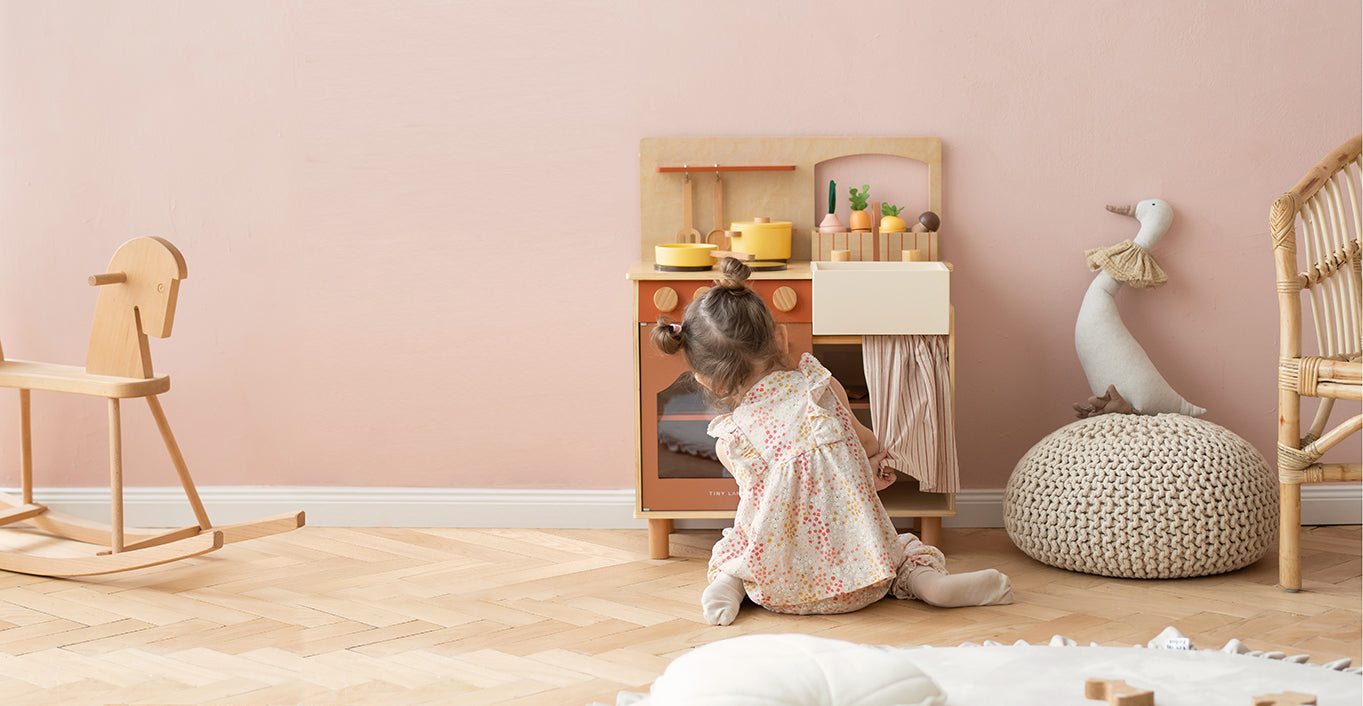 http://www.tinylandus.com/cdn/shop/articles/how-to-choose-the-best-play-kitchen-for-your-child-s-age-and-interests-in-2023-tiny-land.jpg?v=1690784362