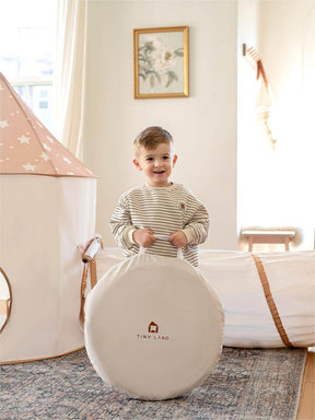 play tunnel with a portable bag