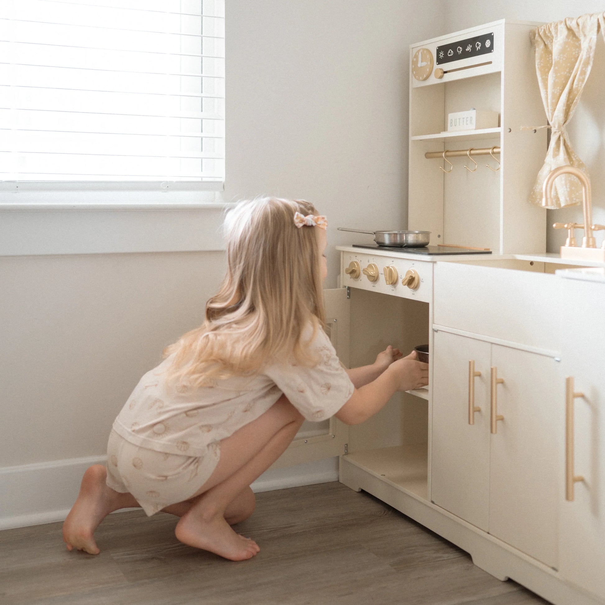 Tiny Land White Luxurious Wooden Play Kitchen